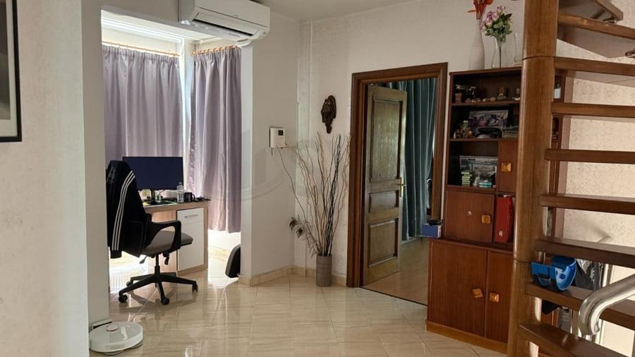 Casă cu 5 camere cu Teren 200 Mp în Dămăroaia