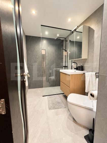 Apartament cu 2 camere semidecomandat, mobilat în Semicentral