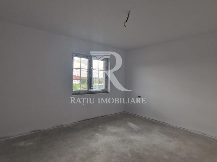 Casă individuală cu 4 camere cu Canalizare în Cihei