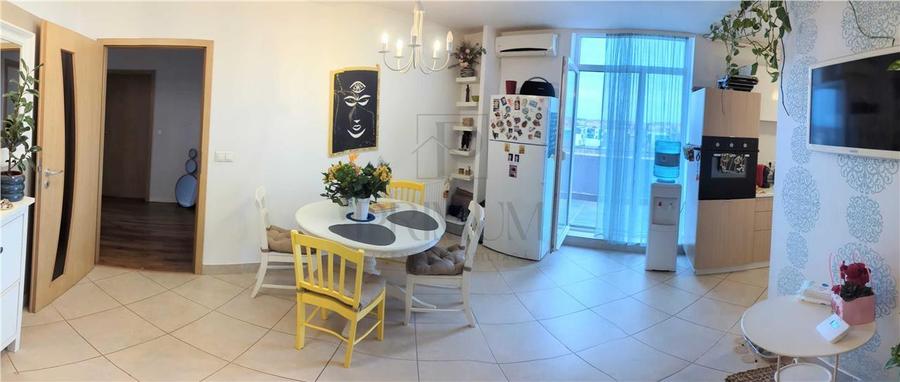 Penthouse cu 3 camere decomandat, mobilat în Aradului