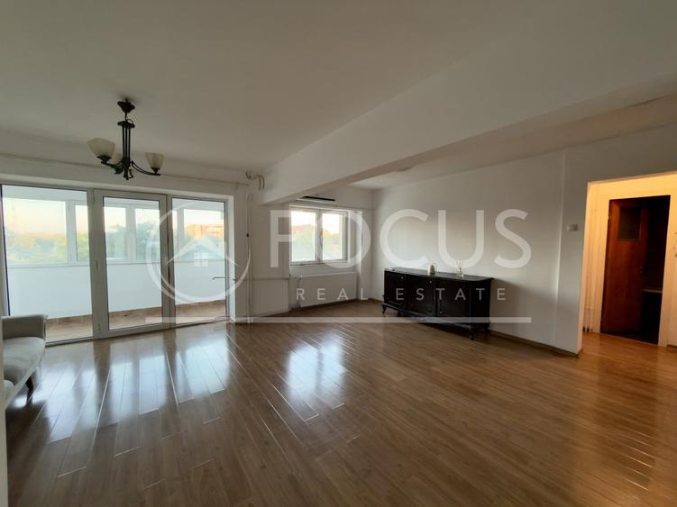 Apartament cu 3 camere semidecomandat, mobilat în Tei