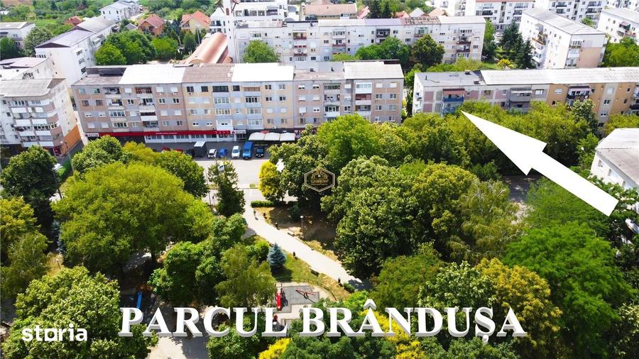Apartament cu 3 camere semidecomandat în Micro 16