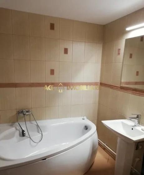 Apartament cu 2 camere decomandat, mobilat în Sălăjan