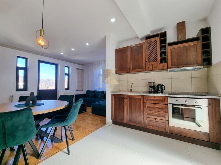 Apartament cu 3 camere decomandat, mobilat în Centrul Istoric