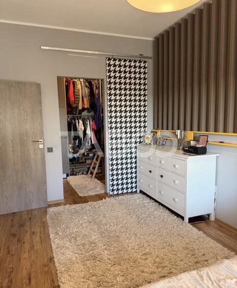 Apartament cu 3 camere semidecomandat, mobilat în Bună Ziua