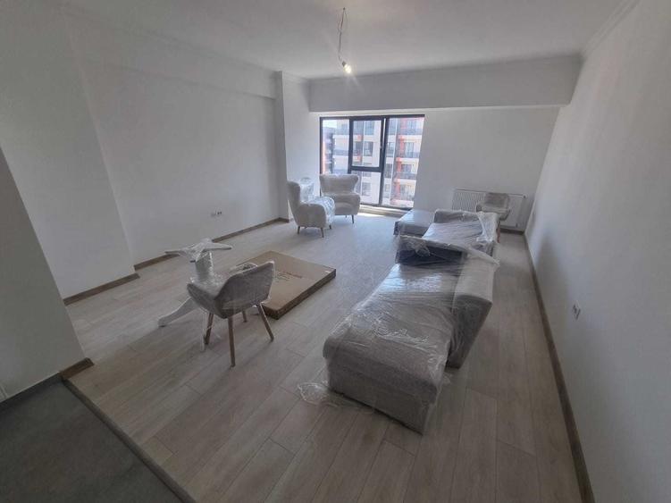 Apartament cu 3 camere decomandat în Energia