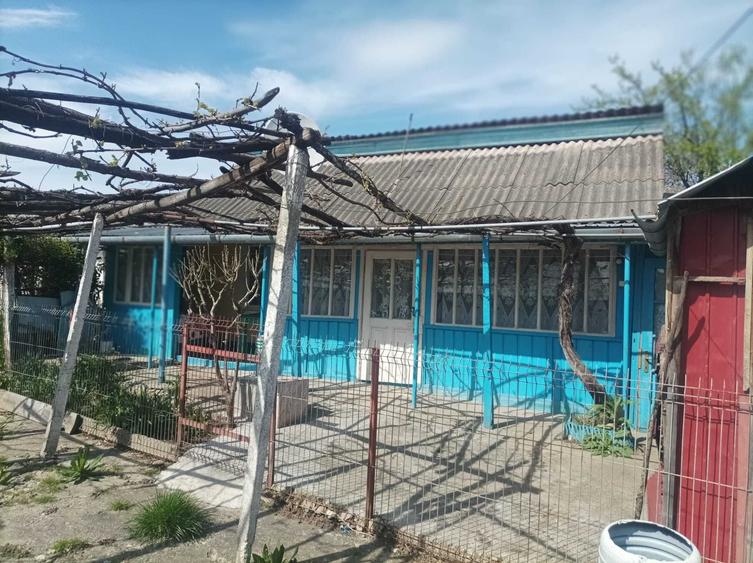 Casă cu 3 camere în Drăgușeni