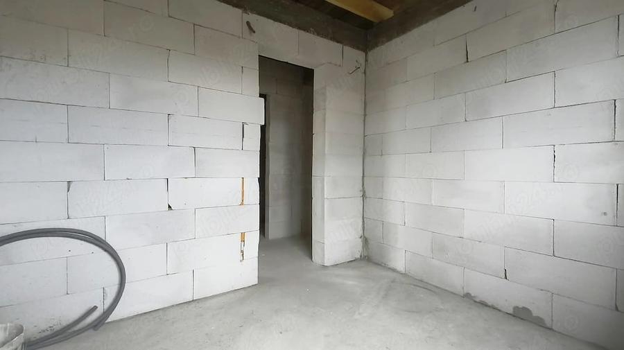 Casă cu 7 camere cu Teren 352 Mp în Central