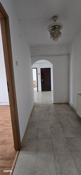 Apartament cu 3 camere în Micro 6