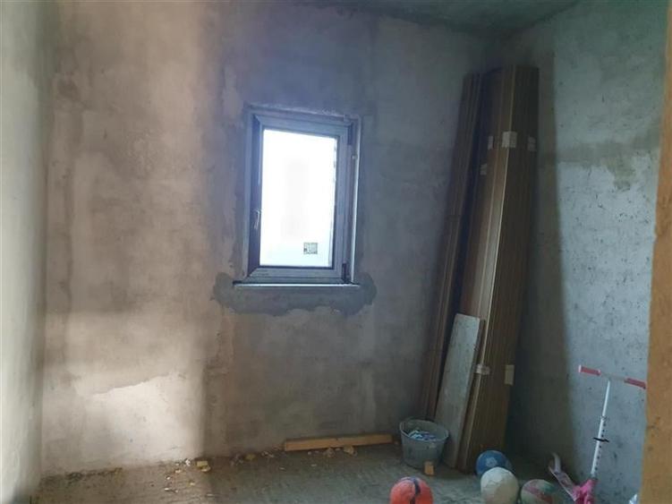 Casă individuală cu 3 camere cu Canalizare în Gugești