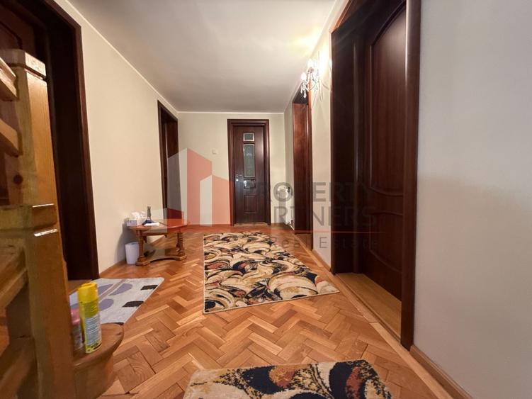 Casă individuală cu 6 camere cu Canalizare în Bran
