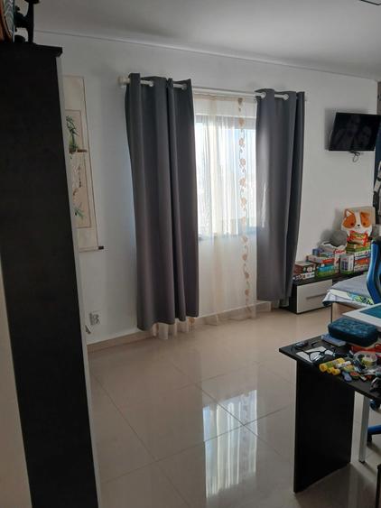 Casă cu 4 camere decomandat în Exterior Vest