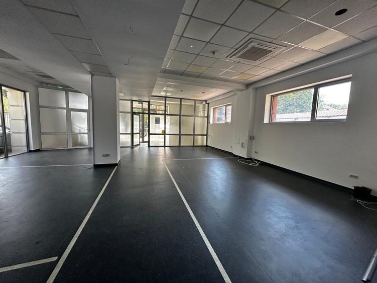 Spațiu comercial, de 220 mp, în Podu Roș