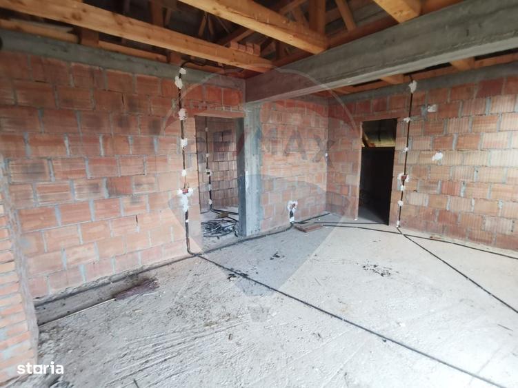 Casă cu 4 camere cu Teren 6400 Mp în Copalnic