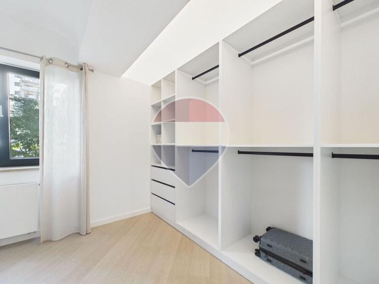 Apartament cu 3 camere decomandat în Periferie