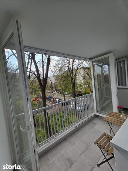 Apartament cu 3 camere decomandat în Drumul Taberei