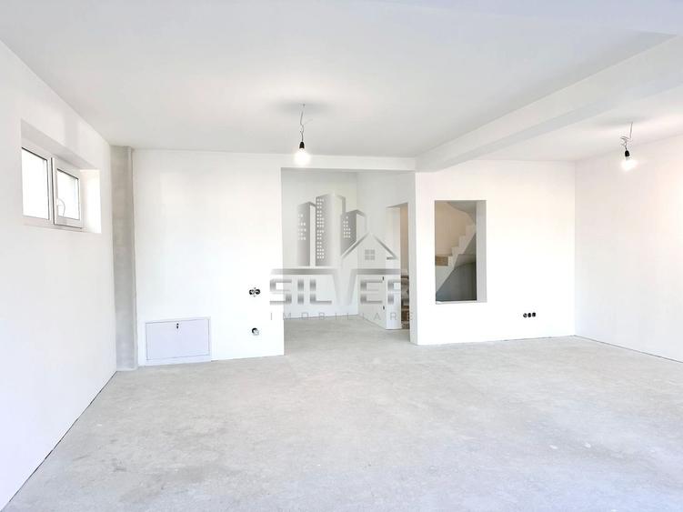 Duplex cu 4 camere cu Canalizare în Florești