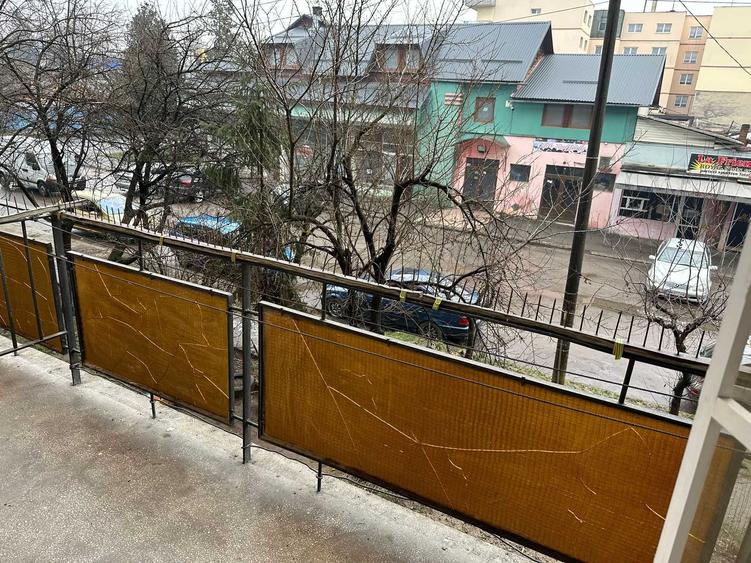 Garsonieră decomandată în Central