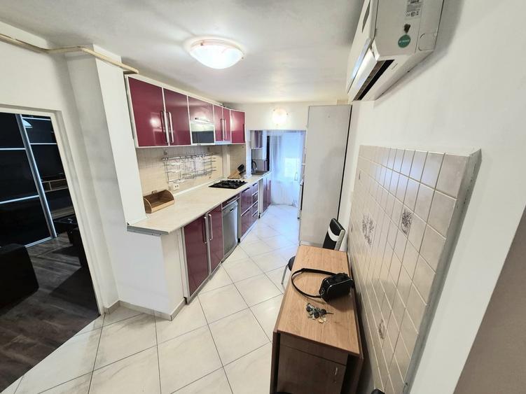 Apartament cu 3 camere decomandat în Micro 16