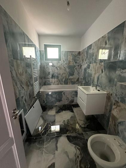 Casă individuală cu 5 camere cu Canalizare în Central