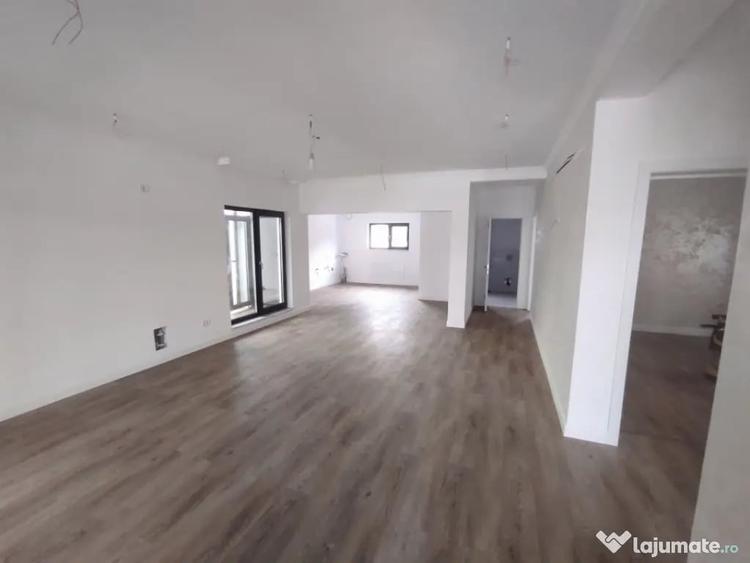 Casă cu 4 camere cu Teren 300 Mp în Central