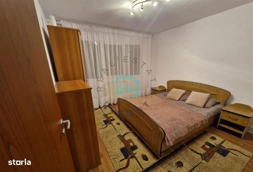Apartament cu 3 camere semidecomandat în Centrul Istoric