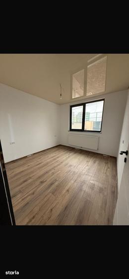 Casă cu 4 camere cu Teren 230 Mp în Central