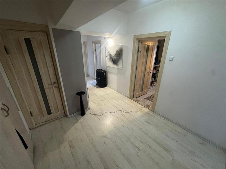 Apartament cu 3 camere decomandat în Brăilei