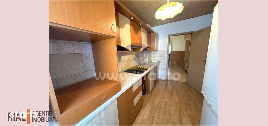 Apartament cu 3 camere decomandat în Vitrometan