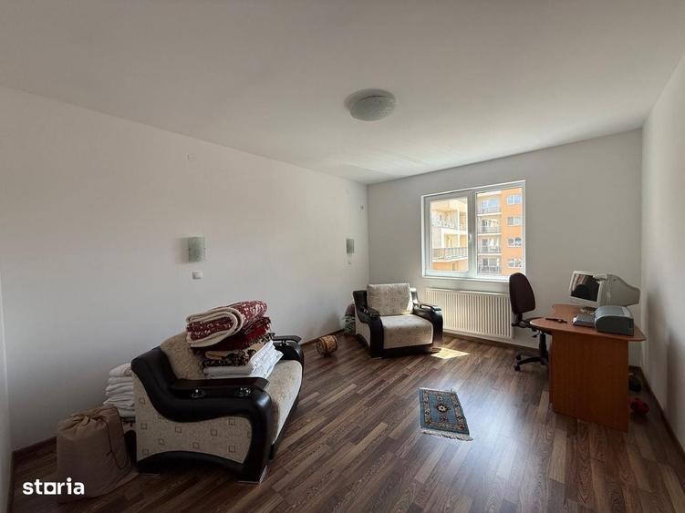 Apartament cu 2 camere decomandat în Pietroasa