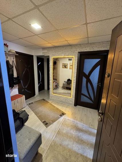 Apartament cu 3 camere decomandat în Vitrometan