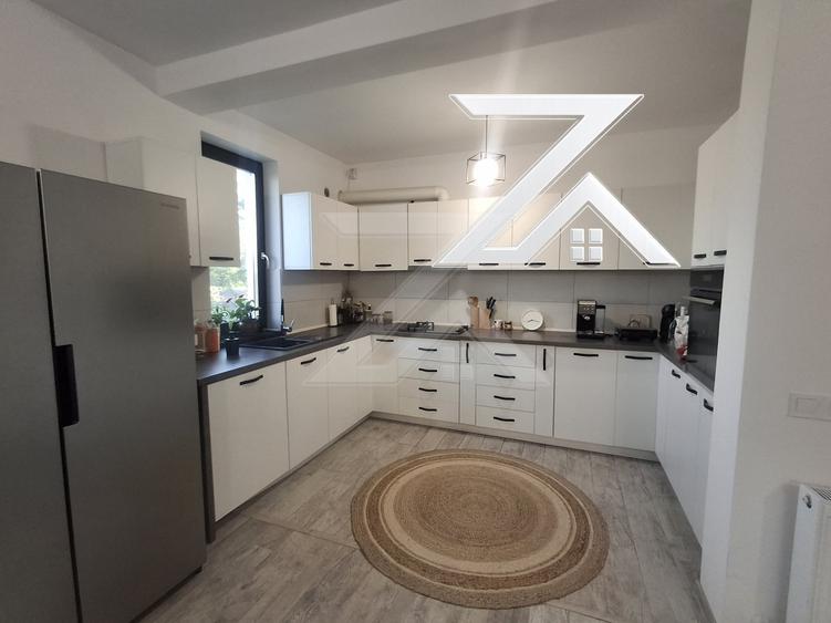 Casă modernă de vânzare în Cârcea - 1