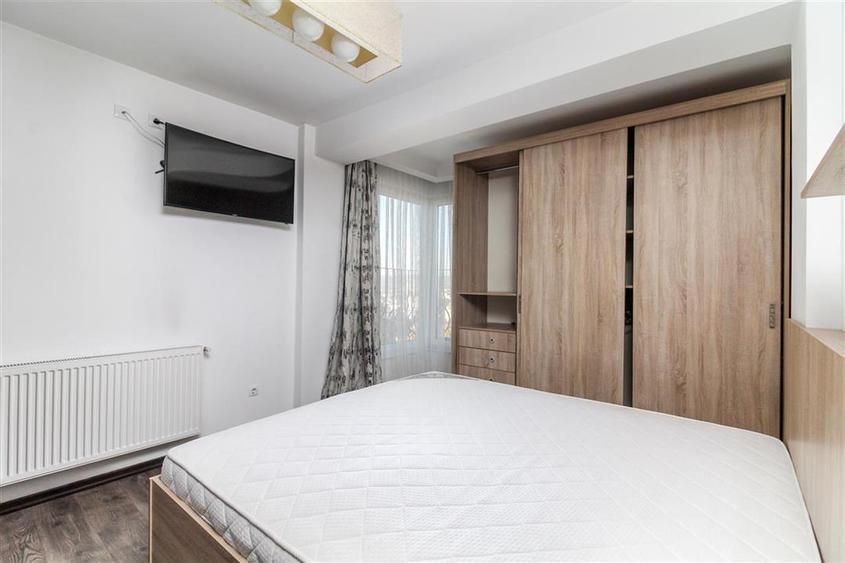Apartament cu 3 camere semidecomandat, mobilat în Andrei Mureșanu