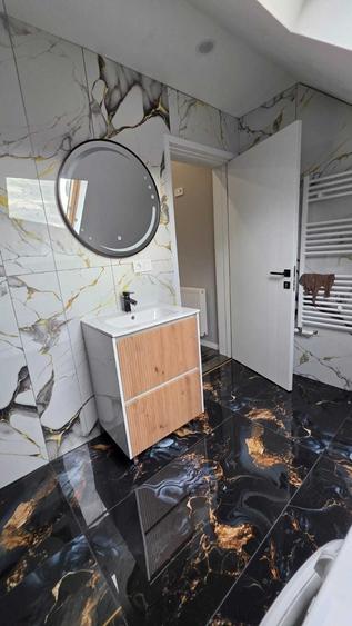 Apartament cu 3 camere decomandat în Exterior Vest