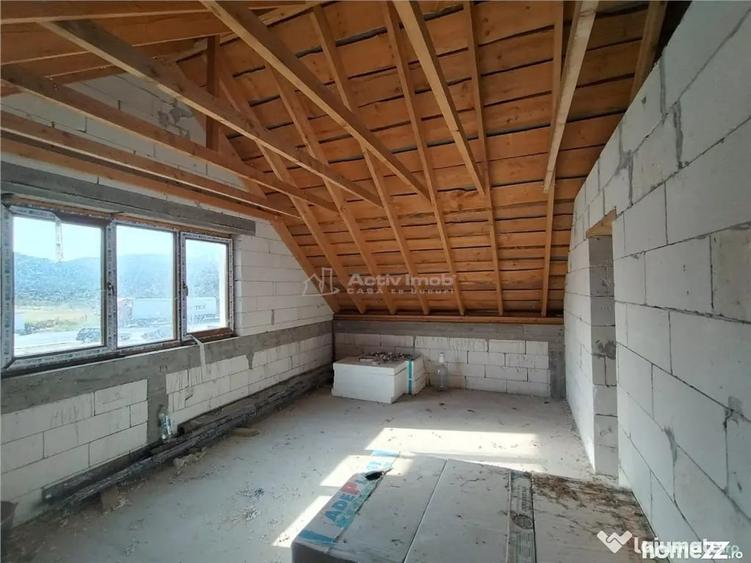 Casă cu 4 camere cu Teren 3251 Mp în Sadova Veche