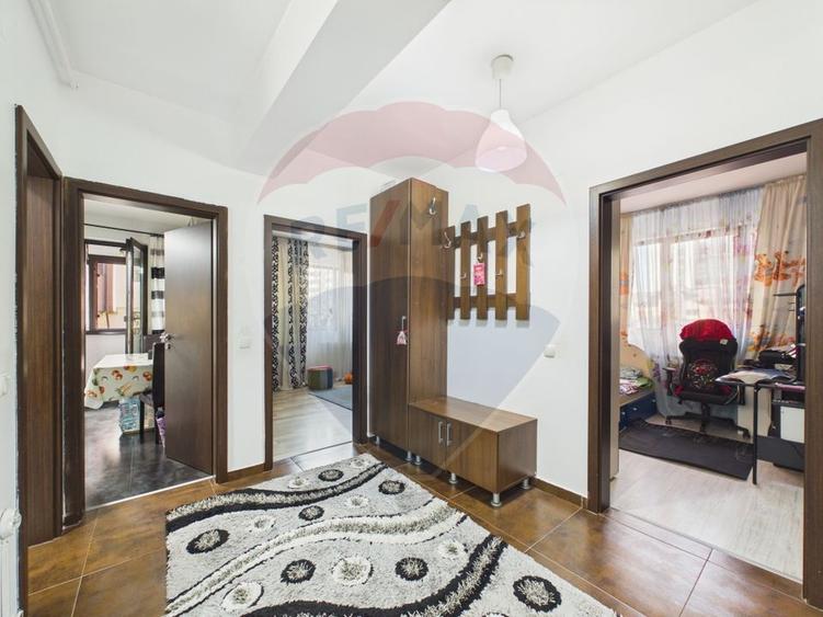 Apartament cu 3 camere decomandat, mobilat în Sălaj