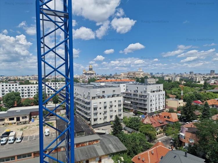 Apartament cu 5 camere decomandat în Parcul Carol