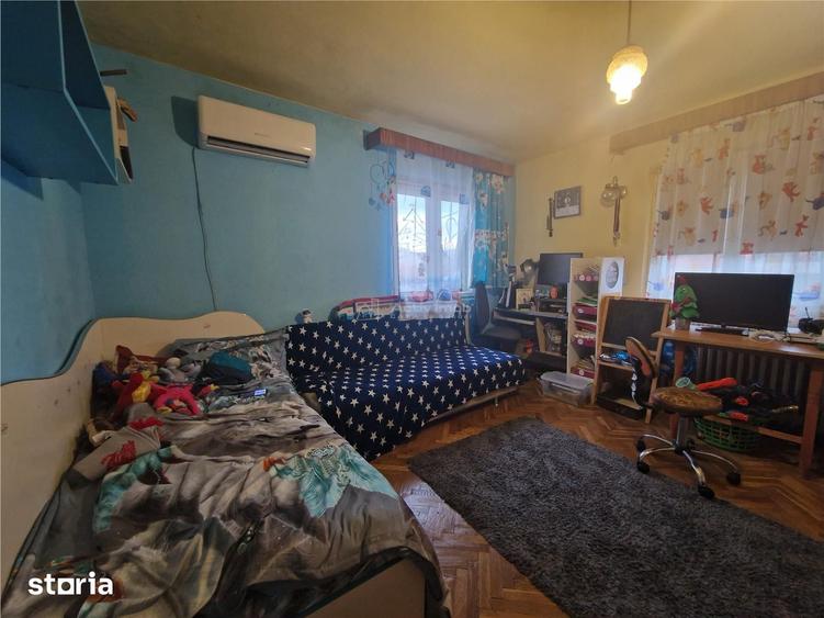 Casă cu 5 camere cu Teren 430 Mp în Central