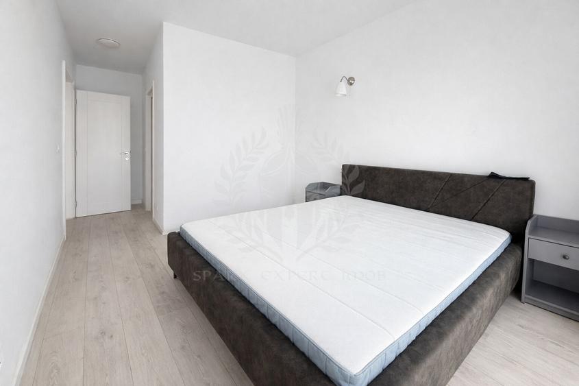 Apartament cu 3 camere decomandat, mobilat în Cantacuzino