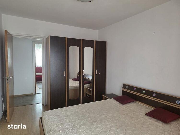 Apartament cu 3 camere semidecomandat, mobilat în Dristor