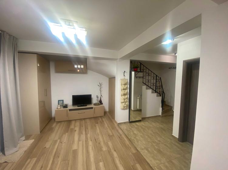 Casă cu 4 camere în Pantelimon