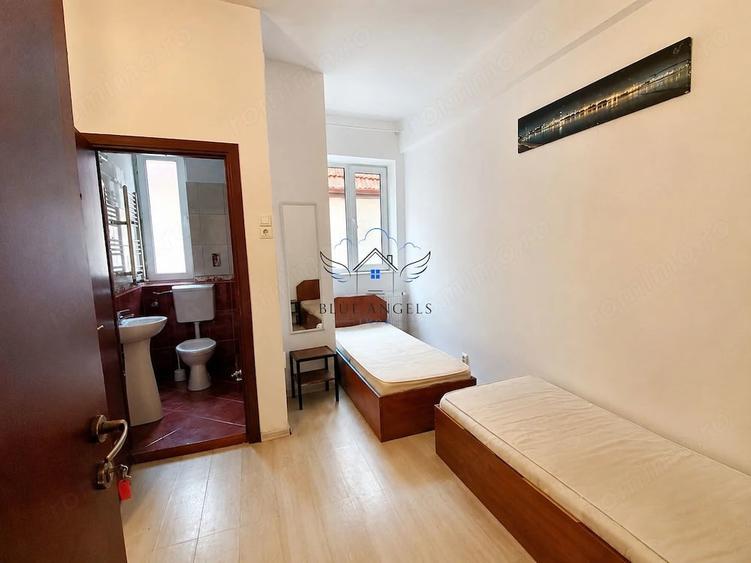 Casă cu 11 camere cu Teren 100 Mp în Central