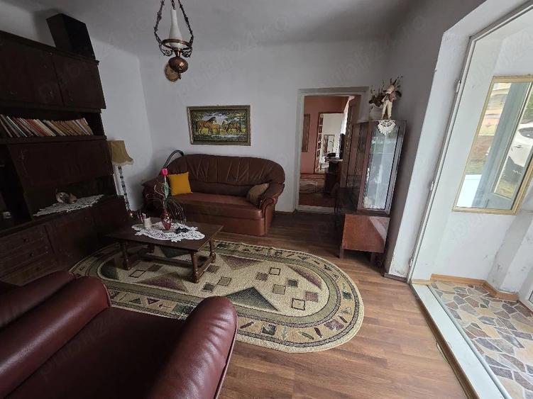 Casă cu 4 camere cu Teren 1900 Mp în Poiana Mare