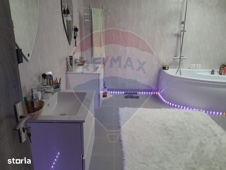 Casă cu 4 camere cu Teren 2500 Mp în Corbeni