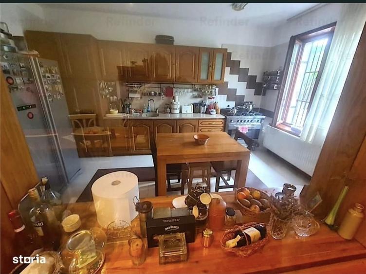Casă individuală cu 7 camere cu Teren 3500 Mp în Cornu de Jos (Cornu)