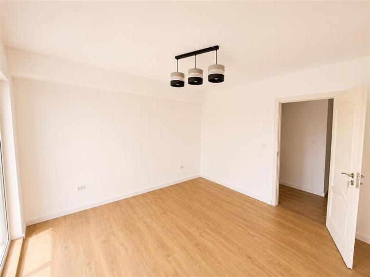 Apartament cu 4 camere semidecomandat, mobilat în Dâmbul Rotund