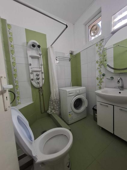 Apartament cu 3 camere semidecomandat în Complex Studențesc