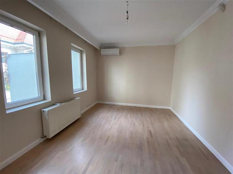 Birou, de 250 mp, în Central
