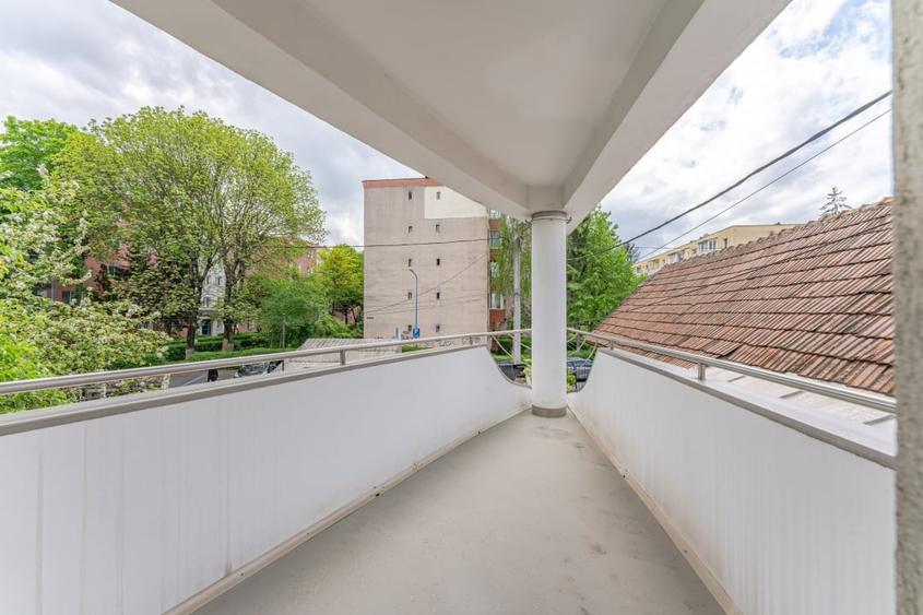 Casă individuală cu 7 camere cu Canalizare în Griviței