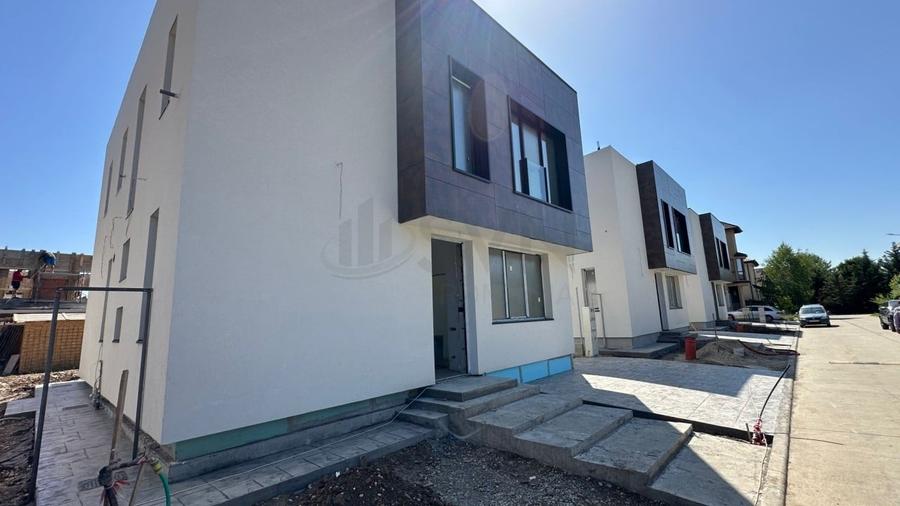 Casă individuală cu 5 camere cu Canalizare în Corbeanca